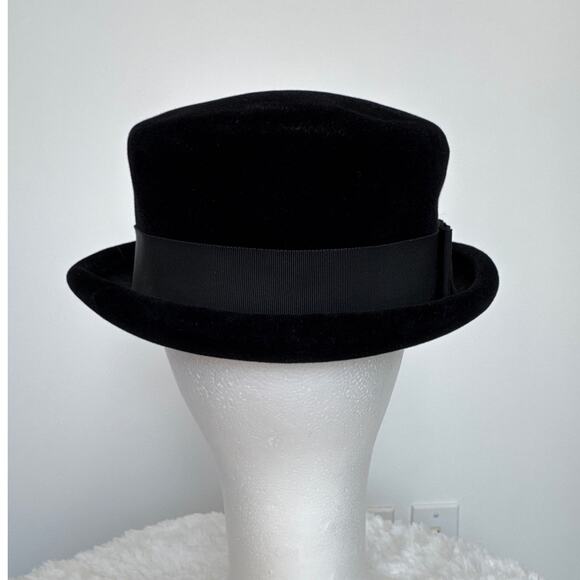 Vintage 50's French Black Velvet Cocktail Hat with Ribbon band retro veil style - Picture 12 of 16